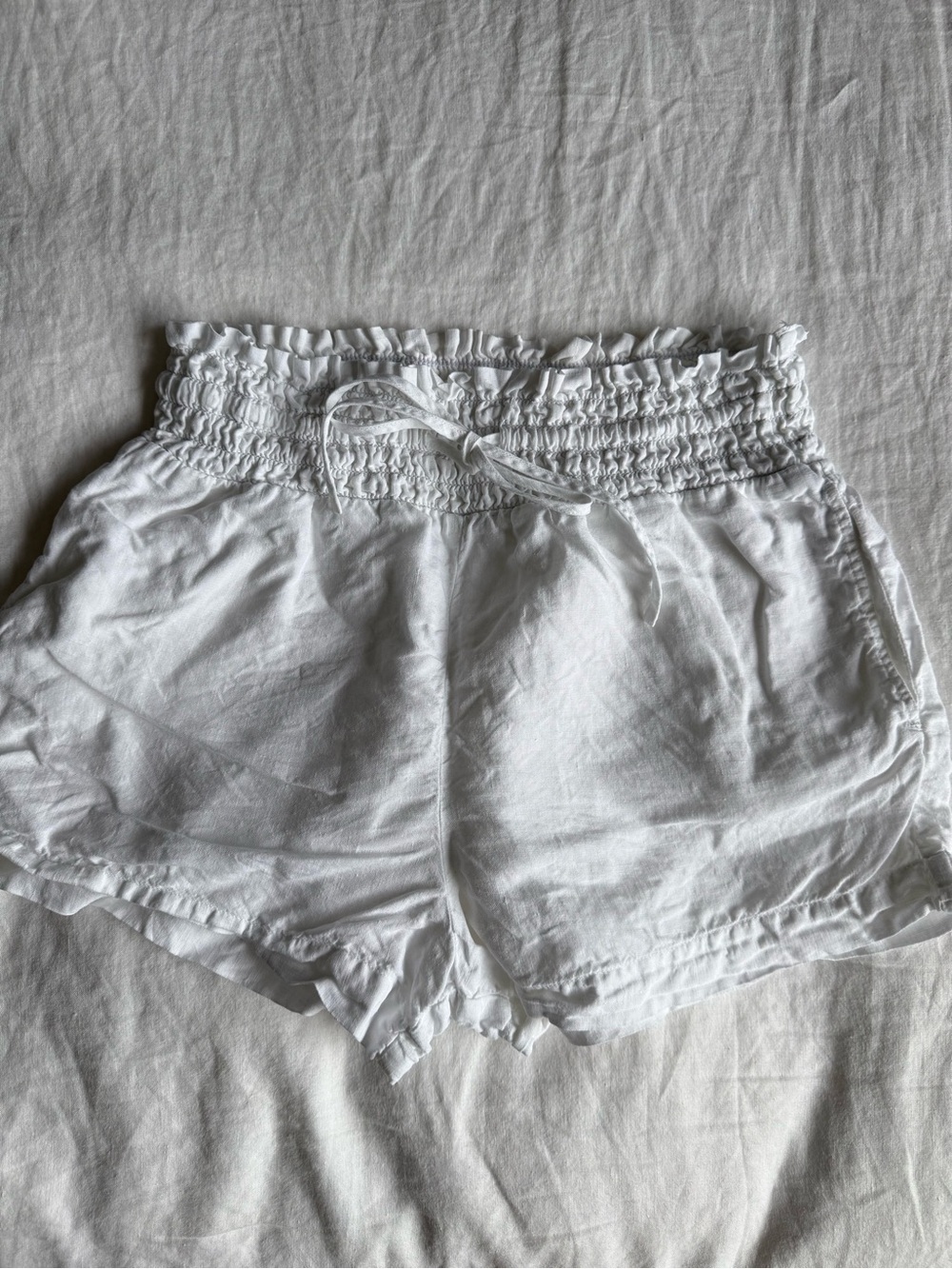 cloth & stone White Smocked High-Waist Linen-Blend Shorts